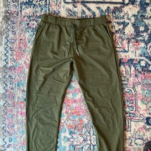 Zyia • Olive Everywhere Pants